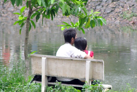 Yêu có khó không? - Ảnh 1. Khi ta hiểu, chia sẻ và đồng hành cùng nhau vượt qua khó khăn, thử thách thì yêu đâu có gì khó, phải không? - Ảnh: Q.L.