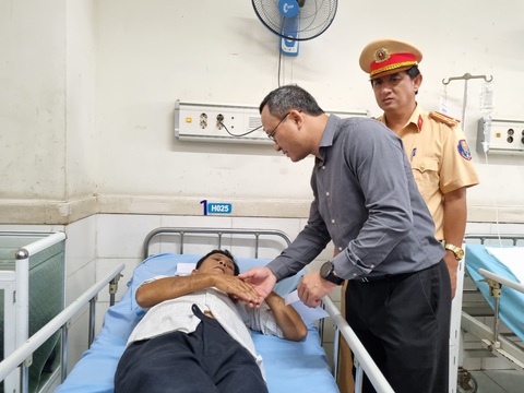 Vụ tai nạn 8 người chết: Đoạn đường xảy ra tai nạn chưa được bàn giao khai thác - Ảnh 3. Vụ tai nạn 8 người chết: Đoạn đường xảy ra tai nạn chưa được bàn giao khai thác - Ảnh 3.