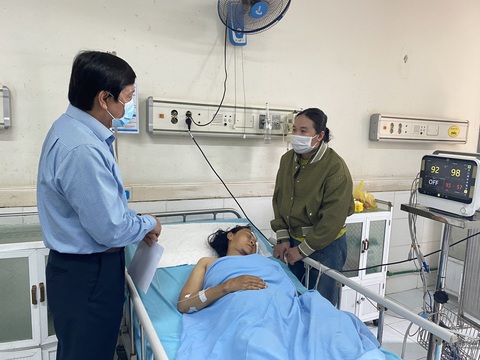 Nạn nhân vụ tai nạn xe khách và xe đầu kéo: Đau khắp người, cố gắng bò ra ngoài kêu cứu - Ảnh 3. Nạn nhân vụ tai nạn xe khách và xe đầu kéo: Đau khắp người, cố gắng bò ra ngoài kêu cứu - Ảnh 3.