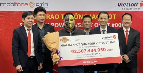 Mua 60.000 đồng vé số Vietlott, một người kinh doanh tự do trúng hơn 92 tỉ - Ảnh 1. Mua 60.000 đồng vé số Vietlott, một người kinh doanh tự do trúng hơn 92 tỉ - Ảnh 1.
