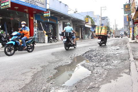 Dân khổ vì đường, hẻm xuống cấp, hư hỏng nhiều năm - Ảnh 1. Dân khổ vì đường, hẻm xuống cấp, hư hỏng nhiều năm - Ảnh 1.