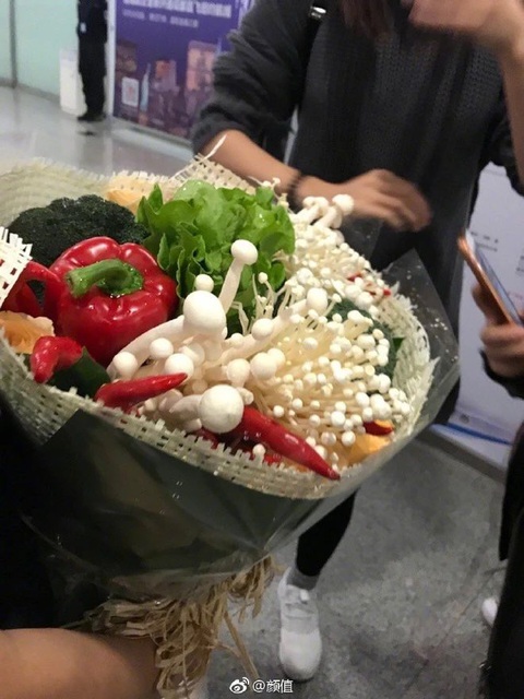 Chị em toàn cầu đồng loạt khoe chiến tích sau Valentine - Ảnh 2. Chị em toàn cầu đồng loạt khoe chiến tích sau Valentine - Ảnh 2.