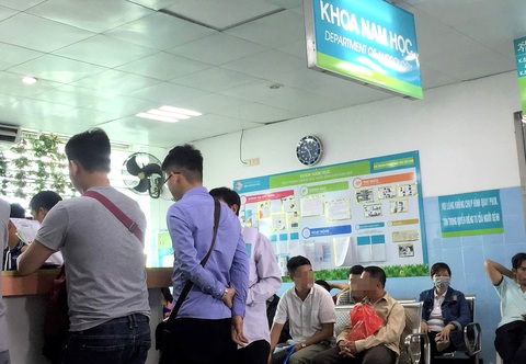 Nam giới đến khám và điều trị tại khoa nam học Bệnh viện Bình Dân, TP.HCM ngày càng tăng và trẻ hóa - Ảnh: XUÂN MAI Nam giới đến khám và điều trị tại khoa nam học Bệnh viện Bình Dân, TP.HCM ngày càng tăng và trẻ hóa - Ảnh: XUÂN MAI