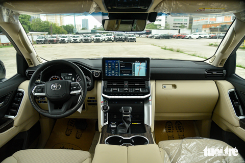 Chi tiết Toyota Land Cruiser 2023 tại Việt Nam: Ít thay đổi, tiền lạc giảm tại đại lý - Ảnh 4. Chi tiết Toyota Land Cruiser 2023 tại Việt Nam: Ít thay đổi, tiền lạc giảm tại đại lý - Ảnh 4.