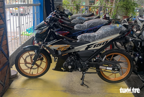 Xe côn tay Suzuki Raider R150 và Satria F150 giảm giá để hút khách - Ảnh 1. Xe côn tay Suzuki Raider R150 và Satria F150 giảm giá để hút khách - Ảnh 1.