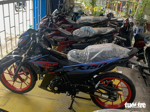 Xe côn tay Suzuki Raider R150 và Satria F150 giảm giá để hút khách - Ảnh 2. Xe côn tay Suzuki Raider R150 và Satria F150 giảm giá để hút khách - Ảnh 2.