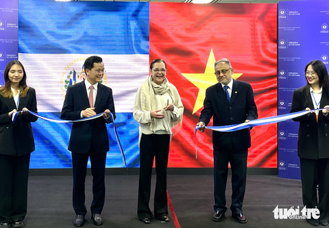 El Salvador chọn Việt Nam để mở đại sứ quán đầu tiên ở ASEAN - Ảnh 1. El Salvador chọn Việt Nam để mở đại sứ quán đầu tiên ở ASEAN - Ảnh 1.