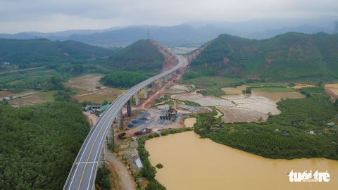Thủ tướng chỉ đạo không đầu tư đường cao tốc 2 làn xe - Ảnh 1. Thủ tướng chỉ đạo không đầu tư đường cao tốc 2 làn xe - Ảnh 1.