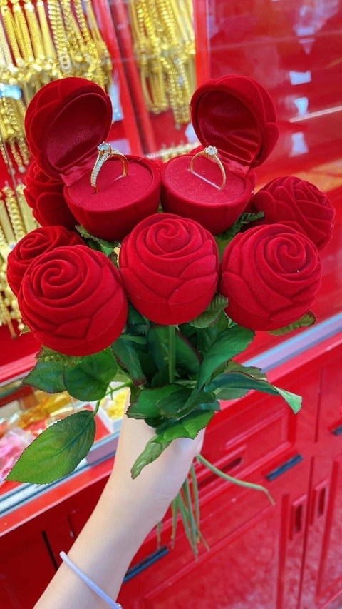 Chị em toàn cầu đồng loạt khoe chiến tích sau Valentine - Ảnh 12. Chị em toàn cầu đồng loạt khoe chiến tích sau Valentine - Ảnh 12.