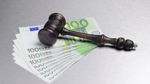 Bloomberg: EU sắp buộc các ngân hàng tiết lộ tài sản Nga - Ảnh 1. Bloomberg: EU sắp buộc các ngân hàng tiết lộ tài sản Nga - Ảnh 1.