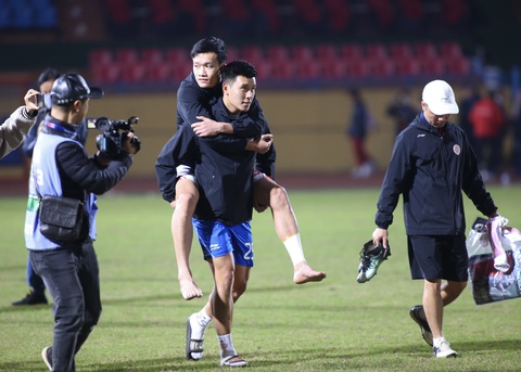 Hoàng Đức chỉ bị chấn thương phần mềm - Ảnh 1. Hoàng Đức chỉ bị chấn thương phần mềm - Ảnh 1.