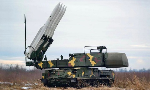Ukraine nói bắn hạ sáu khinh khí cầu của Nga trên bầu trời Kiev - Ảnh 1. Ukraine nói bắn hạ sáu khinh khí cầu của Nga trên bầu trời Kiev - Ảnh 1.