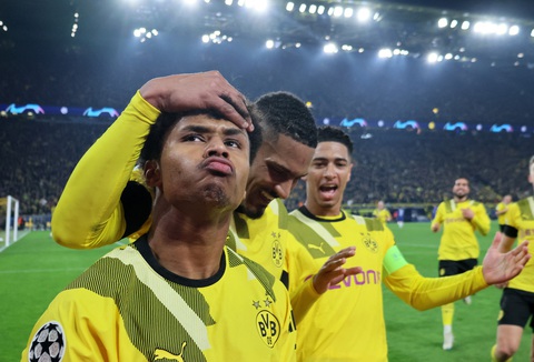 Sao trẻ Dortmund độc diễn ghi bàn nhấn chìm Chelsea - Ảnh 1. Sao trẻ Dortmund độc diễn ghi bàn nhấn chìm Chelsea - Ảnh 1.
