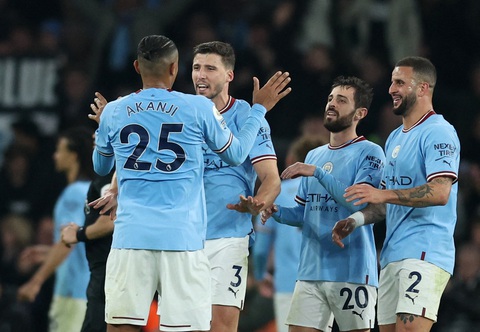 Man City soán ngôi đầu bảng của Arsenal - Ảnh 1. Man City soán ngôi đầu bảng của Arsenal - Ảnh 1.