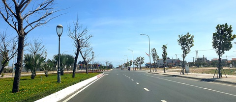 Một cây số đường ven biển Phú Yên dự tính hơn 241 tỉ đồng, tại sao? - Ảnh 1. Một cây số đường ven biển Phú Yên dự tính hơn 241 tỉ đồng, tại sao? - Ảnh 1.