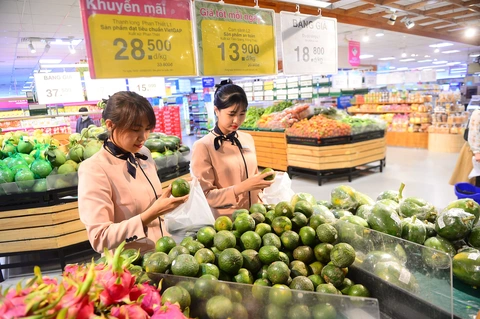 Khách hàng chọn mua cam sành Tiền Giang, Đồng Tháp tại Co.opmart Xa lộ Hà Nội, TP Thủ Đức chiều 16-2 - Ảnh: QUANG ĐỊNH Khách hàng chọn mua cam sành Tiền Giang, Đồng Tháp tại Co.opmart Xa lộ Hà Nội, TP Thủ Đức chiều 16-2 - Ảnh: QUANG ĐỊNH