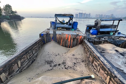 Lại phát hiện hút trộm cát trên sông Đồng Nai - Ảnh 1. Lại phát hiện hút trộm cát trên sông Đồng Nai - Ảnh 1.