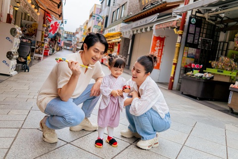 Đông Nhi, Ông Cao Thắng, Tăng Duy Tân đồng hành cùng Lễ hội Việt Nhật 2024- Ảnh 6. Gia đình Đông Nhi, Ông Cao Thắng chụp hình quảng bá du lịch Nhật Bản - Ảnh: Facebook nhân vật