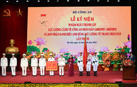 Tặng danh hiệu Anh hùng Lực lượng vũ trang cho Bộ Tư lệnh Cảnh vệ - Ảnh 1. Tặng danh hiệu Anh hùng Lực lượng vũ trang cho Bộ Tư lệnh Cảnh vệ - Ảnh 1.