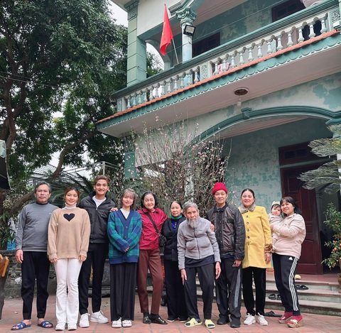 Mạc Văn Khoa hé lộ lý do đón Tết muộn bên gia đình - Ảnh 2. Mạc Văn Khoa hé lộ lý do đón Tết muộn bên gia đình - Ảnh 2.