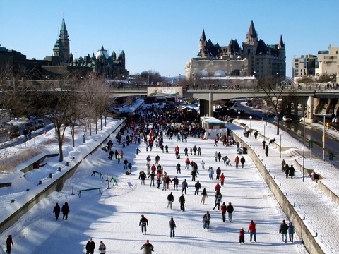 Sân trượt băng tự nhiên lớn nhất thế giới ở Canada có khả năng đóng cửa - Ảnh 1. Sân trượt băng tự nhiên lớn nhất thế giới ở Canada có khả năng đóng cửa - Ảnh 1.