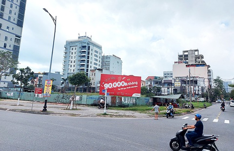 Đất của Viettel đem khắc phục hậu quả cho Vũ 'nhôm'? - Ảnh 1. Lô đất A2 có vị trí đắc địa nằm trên trục đường Phạm Văn Đồng thông ra biển - Ảnh: VIỆT KHẢI