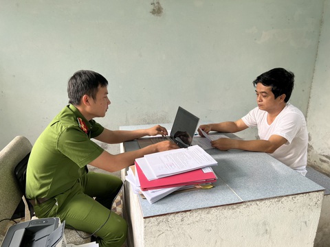Bắt giám đốc Trung tâm đăng kiểm xe cơ giới Đà Nẵng - Ảnh 1. Bắt giám đốc Trung tâm đăng kiểm xe cơ giới Đà Nẵng - Ảnh 1.