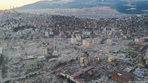 Động đất Thổ Nhĩ Kỳ - Syria khiến mặt đất dịch chuyển tới 6m - Ảnh 1. Động đất Thổ Nhĩ Kỳ - Syria khiến mặt đất dịch chuyển tới 6m - Ảnh 1.
