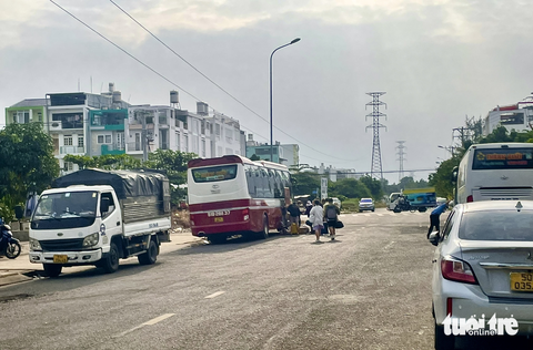 Bến cóc hoạt động rần rần ở ngoại thành TP.HCM - Ảnh 1. Bến cóc hoạt động rần rần ở ngoại thành TP.HCM - Ảnh 1.
