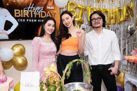 Ảnh vui sao Việt 17-2: Lan Phương hóa thiếu nữ bên hoa huệ - Ảnh 6. Ảnh vui sao Việt 17-2: Lan Phương hóa thiếu nữ bên hoa huệ - Ảnh 6.