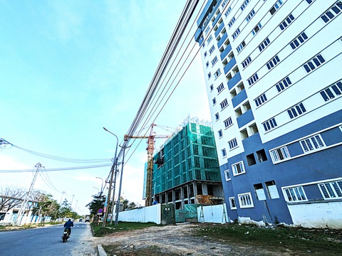 Ôm nợ sau mua nhà ở xã hội - Ảnh 1. Dự án chung cư nhà ở xã hội Khu công nghiệp Hòa Khánh do Công ty cổ phần Địa ốc xanh Sài Gòn - Thuận Phước làm chủ đầu tư - Ảnh: T.L.