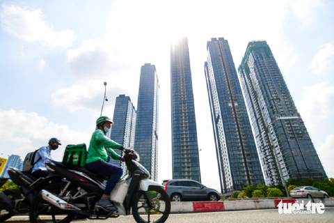 Có lối ra cho bất động sản - Ảnh 3. Nhà ở cho người dân phải bao gồm nhiều phân khúc từ thấp đến cao. Trong ảnh: chung cư trên đường Tôn Đức Thắng, quận 1, TP.HCM - Ảnh: QUAN G ĐỊNH