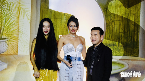 Á hậu Thảo Nhi Lê, nhà thiết kế Phan Đăng Hoàng được vinh danh tại SR Fashion Awards 2022 - Ảnh 1. Á hậu Thảo Nhi Lê, nhà thiết kế Phan Đăng Hoàng được vinh danh tại SR Fashion Awards 2022 - Ảnh 1.