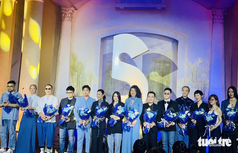 Á hậu Thảo Nhi Lê, nhà thiết kế Phan Đăng Hoàng được vinh danh tại SR Fashion Awards 2022 - Ảnh 7. Á hậu Thảo Nhi Lê, nhà thiết kế Phan Đăng Hoàng được vinh danh tại SR Fashion Awards 2022 - Ảnh 7.