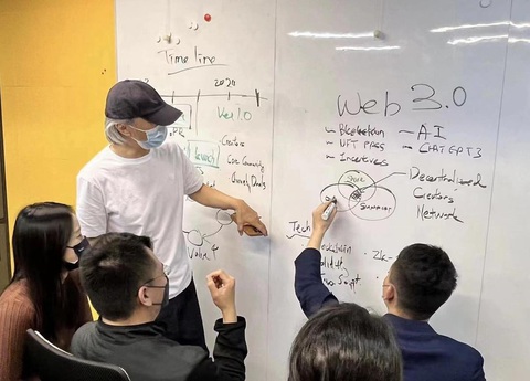 Vua hài Châu Tinh Trì tuyển diễn viên ở Việt Nam - Ảnh 2. Vua hài Châu Tinh Trì tuyển diễn viên ở Việt Nam - Ảnh 2.