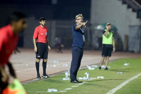 Bóng đá Việt Nam với HLV Philippe Troussier: Cần kiên nhẫn và chờ đợi - Ảnh 1. Cần có thời gian để HLV Troussier làm mới đội tuyển Việt Nam - Ảnh: N.K.