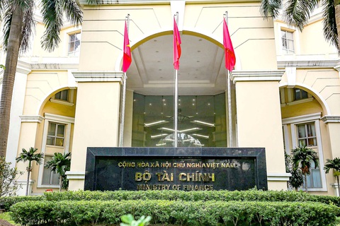'Ép' người dân mua bảo hiểm: Mặc kêu cứu, cơ quan chức năng để dân tự bơi! - Ảnh 1. Người dân đang chờ Bộ Tài chính thực hiện quyết liệt, có hiệu quả vai trò quản lý nhà nước với hoạt động kinh doanh bảo hiểm. Trong ảnh: trụ sở Bộ Tài chính - Ảnh: NAM TRẦN