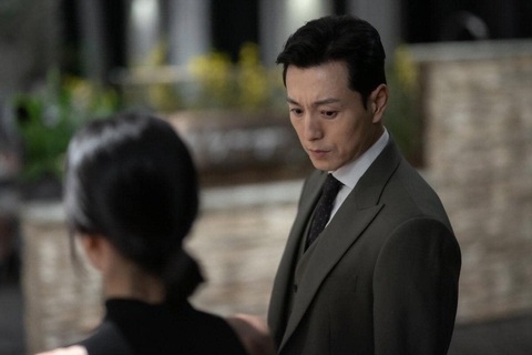 Phần 2 The Glory của Song Hye Kyo hé lộ loạt khoảnh khắc gây sốt - Ảnh 8. Phần 2 The Glory của Song Hye Kyo hé lộ loạt khoảnh khắc gây sốt - Ảnh 8.