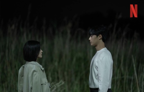 Phần 2 The Glory của Song Hye Kyo hé lộ loạt khoảnh khắc gây sốt - Ảnh 7. Phần 2 The Glory của Song Hye Kyo hé lộ loạt khoảnh khắc gây sốt - Ảnh 7.