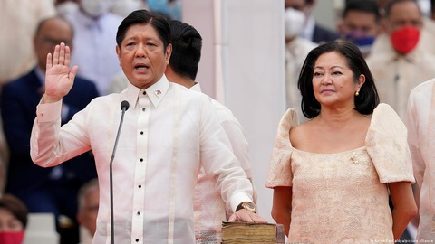 Philippines tuyên bố sẽ không để mất một tấc đất giữa căng thẳng với Trung Quốc - Ảnh 1. Philippines tuyên bố sẽ không để mất một tấc đất giữa căng thẳng với Trung Quốc - Ảnh 1.