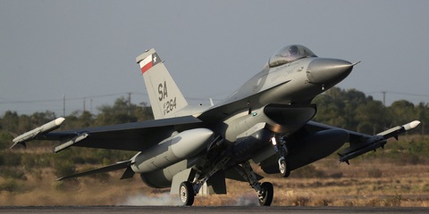 Ukraine kêu gọi nghị sĩ Mỹ ủng hộ việc gửi máy bay F-16 - Ảnh 1. Ukraine kêu gọi nghị sĩ Mỹ ủng hộ việc gửi máy bay F-16 - Ảnh 1.