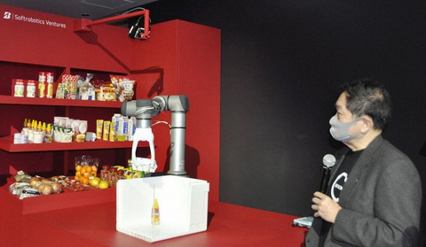Bàn tay robot tích hợp AI biết cầm trứng khéo như tay người - Ảnh 1. Bàn tay robot tích hợp AI biết cầm trứng khéo như tay người - Ảnh 1.