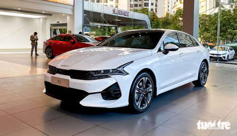 Sedan cỡ D tháng 1: Doanh số sụt giảm, nhiều ô tô giảm giá mạnh - Ảnh 2. Sedan cỡ D tháng 1: Doanh số sụt giảm, nhiều ô tô giảm giá mạnh - Ảnh 2.