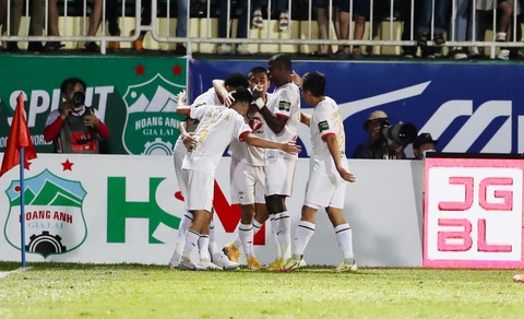 Hòa Công An Hà Nội, Hoàng Anh Gia Lai vẫn chưa thắng ở V-League 2023 - Ảnh 1. Cầu thủ Hoàng Anh Gia Lai ăn mừng bàn mở tỉ số của Paollo - Ảnh: N.KHÔI
