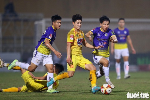 Bất cập chuyện V-League 2023 nghỉ 49 ngày - Ảnh 1.