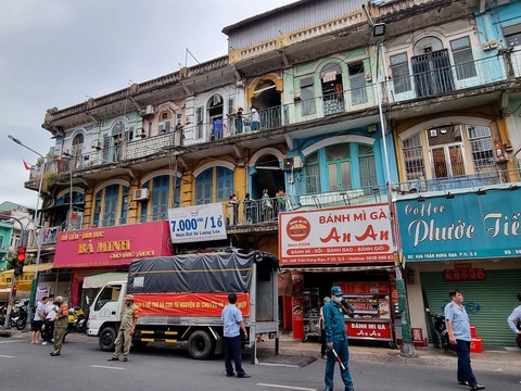 Nhiều hộ dân chung cư 440 Trần Hưng Đạo đã về nơi ở mới - Ảnh 1. Nhiều hộ dân chung cư 440 Trần Hưng Đạo đã về nơi ở mới - Ảnh 1.
