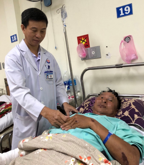 Vẹo cột sống, còng lưng có chỉnh dáng đi được không? - Ảnh 1. Vẹo cột sống, còng lưng có chỉnh dáng đi được không? - Ảnh 1.