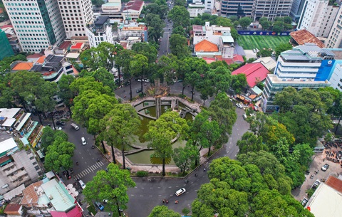 Hồ Con Rùa, nơi in dấu kỷ niệm của bao người với con đường Duy Tân (Phạm Ngọc Thạch) - Ảnh: TRẦN TIẾN DŨNG Hồ Con Rùa, nơi in dấu kỷ niệm của bao người với con đường Duy Tân (Phạm Ngọc Thạch) - Ảnh: TRẦN TIẾN DŨNG