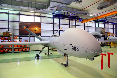 Israel ra mắt siêu vũ khí: Drone chiến đấu mang cả tấn đạn dược - Ảnh 1. Israel ra mắt siêu vũ khí: Drone chiến đấu mang cả tấn đạn dược - Ảnh 1.