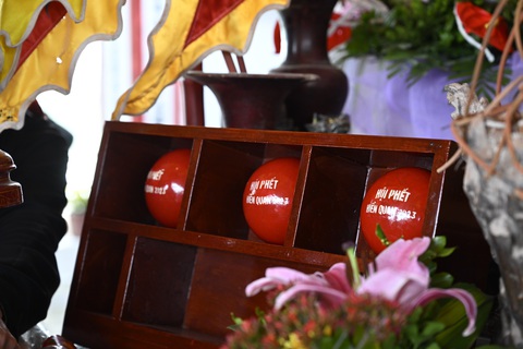 Bỏ cướp phết, Hội phết Hiền Quan bớt vui ra phết - Ảnh 4. Bỏ cướp phết, Hội phết Hiền Quan bớt vui ra phết - Ảnh 4.
